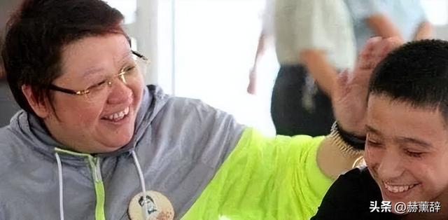 “骗”了30年，韩红亲爹居然是他？难怪没人敢惹，这身份太惊人！