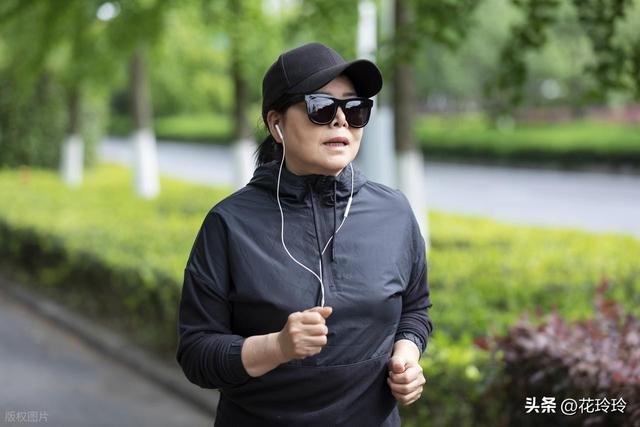 63岁阿姨坦言：搭伙2年，终于明白：男人老了还找老伴都另有所图