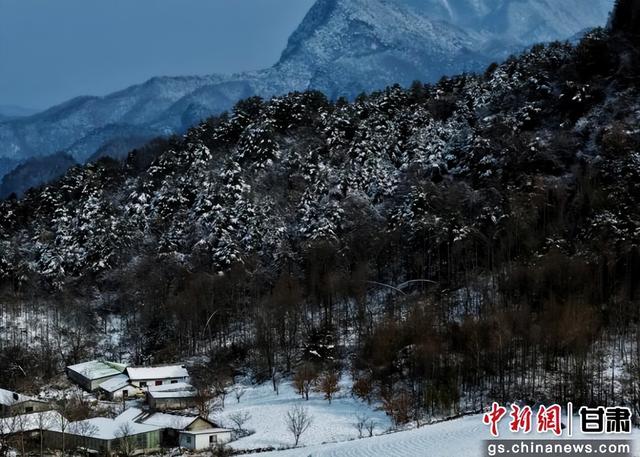 陇南徽县: 初雪映湖光 山水藏冬韵