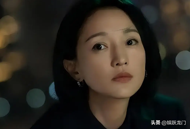 年过50岁的周迅一头白发，无儿无女成为了这辈子最大的遗憾！