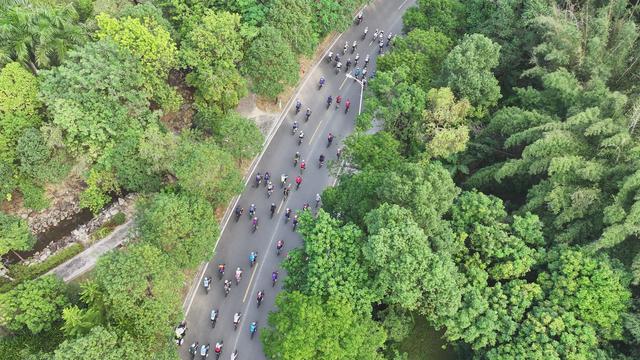 【民声关注】爱上户外“撒野” 徒步骑行成运动“顶流”