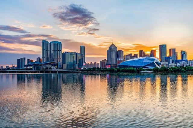 东北唯一的新一线城市，未来发展前景很广阔，更是一个旅游好去处