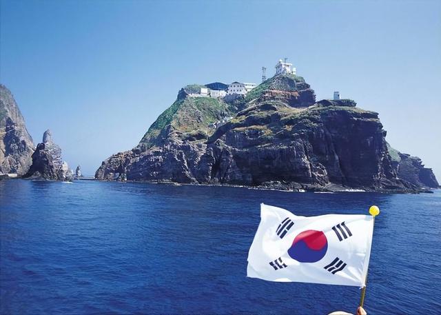 惹怒中国后，高市早苗又放话：要收回韩国领土，韩民称中国骂轻了