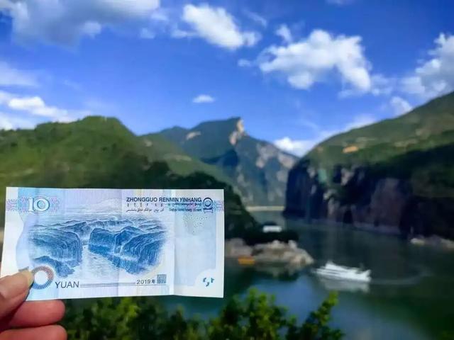 5天4晚，乘“长江一号”游览长江三峡