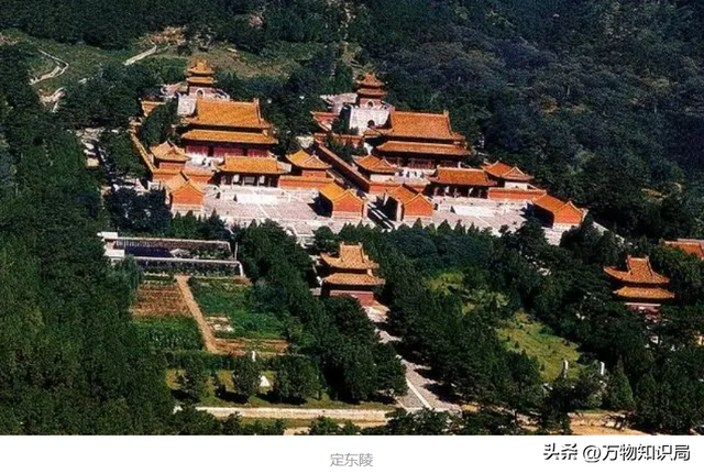 1983年慈禧墓开棺老照片：出土时全身长白毛，牙齿和指甲保存完整
