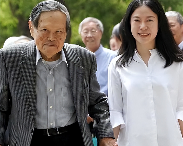翁帆终于不再隐瞒，与杨振宁结婚16年后，含泪说出俩人结婚真相