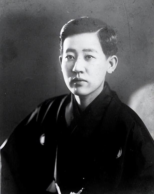 女间谍川岛芳子真实相貌：跟影视中差别太大，图4是玷污她的养父