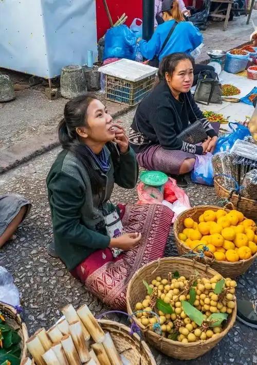 亚洲最穷国，落后中国30年，女性却惊人开放，很多土豪都想去定居