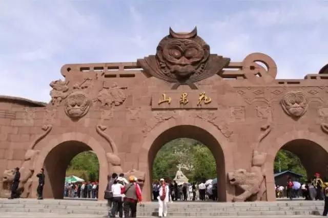 推动景区居民下山:绘就生态保护与民生改善的双赢画卷