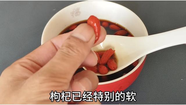 枸杞用陈醋泡2天，作用太厉害了，老一辈人的土方法，看完涨知识
