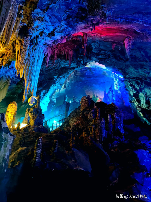 均温18℃！重庆这4个地下宫殿，奇幻又凉快！！