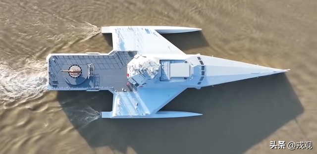 美军紧盯！中国新舰藏黑科技，隐身火力双开挂！美军都没玩转！