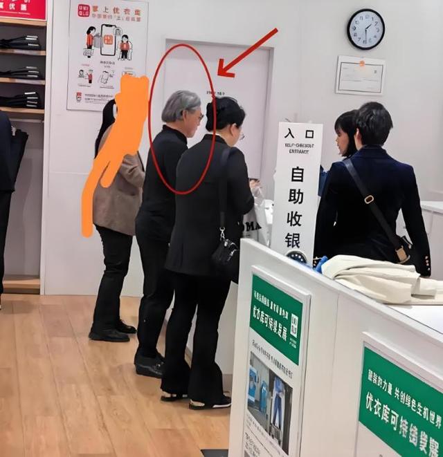 霍启刚也没想到，他79岁的父亲霍震霆，如今还能再为霍家“争光”