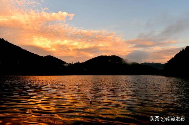南漳：朝霞红似火 美景入画来
