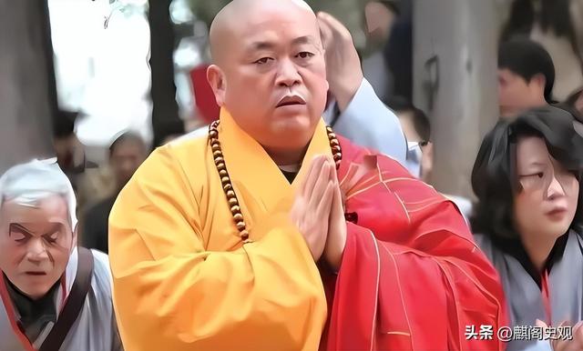 新住持上任不到一天，印乐与美女照片被曝光！与释永信区别太明显