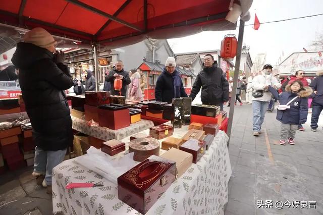 大量日本游客涌入北京，打着旅游幌子不去旅游不吃美食，为啥来？