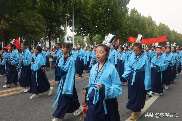 湖北：云梦国庆大巡游 楚韵风华映盛世 祥云欢歌庆华诞