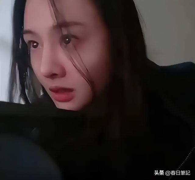 35岁郑爽近照曝光！形象管理失败，彻底成了素人	，在美日子舒坦了