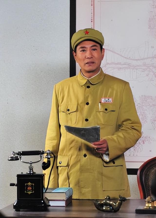 55岁姚刚现状：一生无妻无子，买千万豪宅一个人住，发福后更帅了