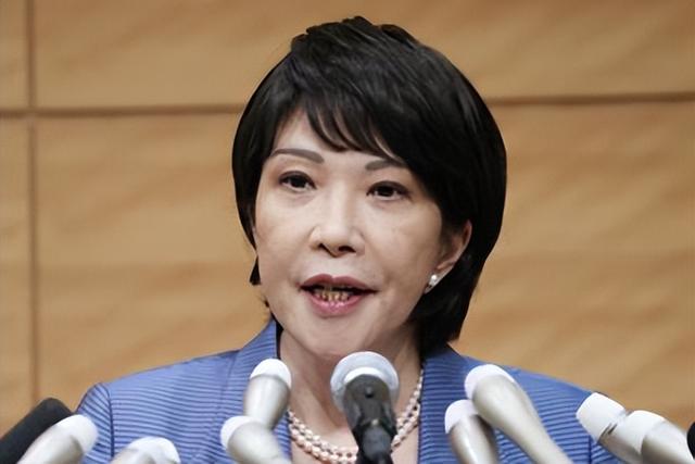 不给就加税！日本新首相刚上任，美国要走5500亿军费，高市两头难