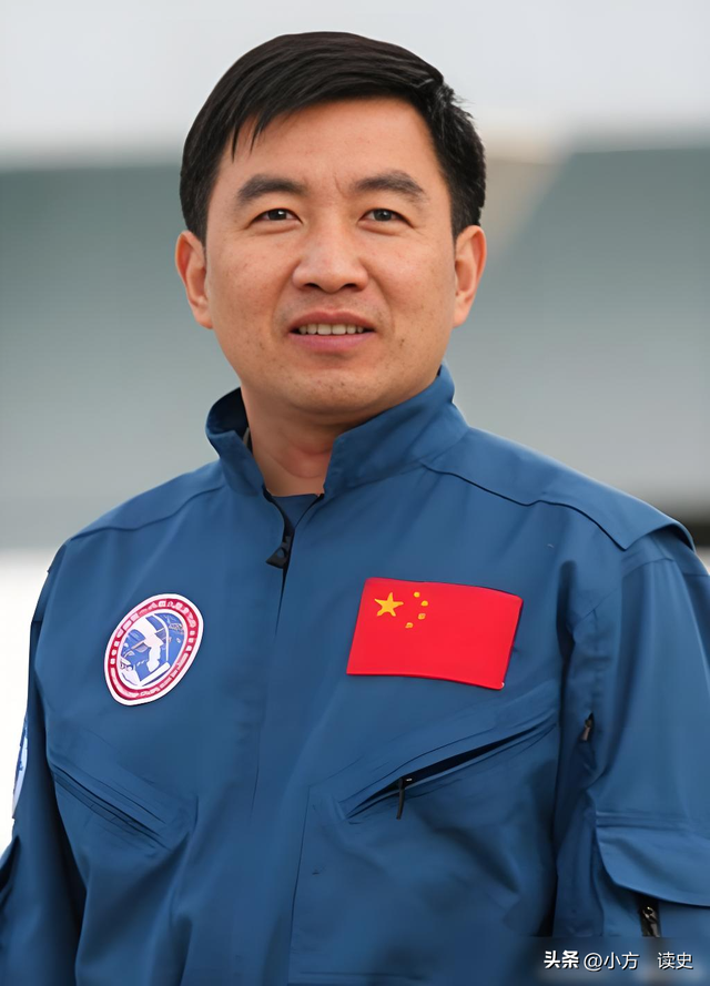 致敬中国航天人：吴杰虽未触摸星辰，却能成为"飞天摆渡人"