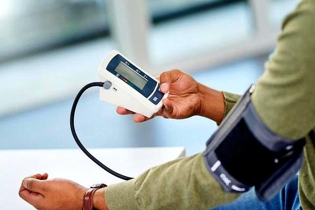 高！血压还在做俯卧撑？医生怒斥：血压高的，别傻傻做这3类运动了