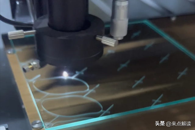 玻璃基板“一步之遥”：低损耗适配6G，切割难题有解了！
