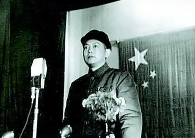毛主席问铁路什么时候修到拉萨，李先念分析道：估计最少也得十年