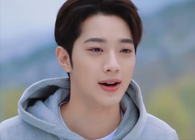 陪玩陪睡只是冰山一角，代孕、陪客旅行、男星爆潜规则	，个个荒唐