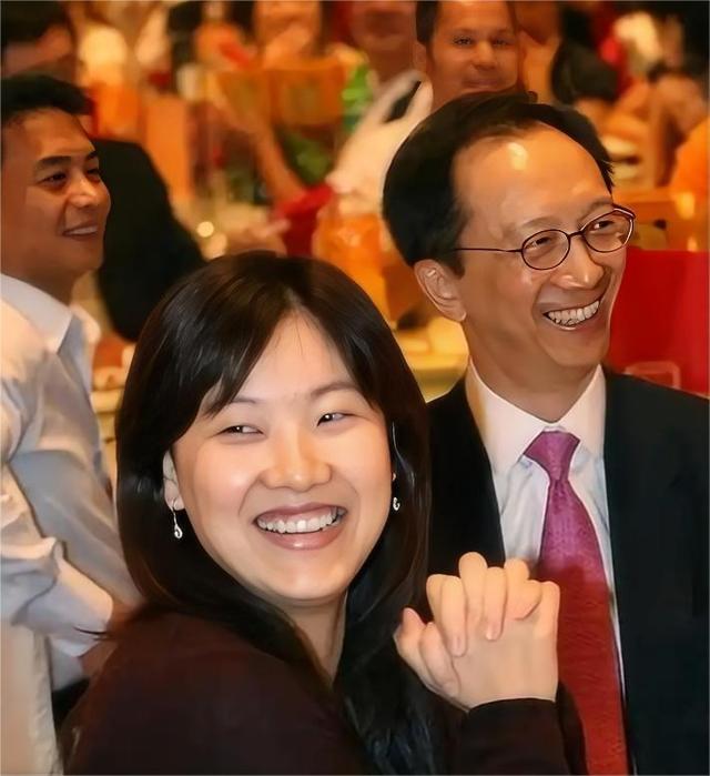 恩爱23年抵不过残酷现实，73岁梁锦松衰老萎缩，47岁伏明霞正美貌
