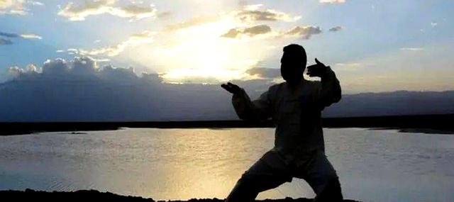 独练太极拳，在什么时候合适呢？