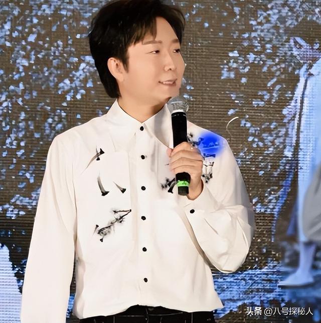 善恶终有报！47岁“跌落神坛”的李玉刚，终是活成了“跳梁小丑	”