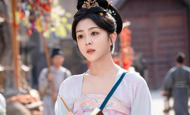 《唐诡奇谭》首播，喜君更美了，樱桃更飒了，却被29岁女配惊艳了