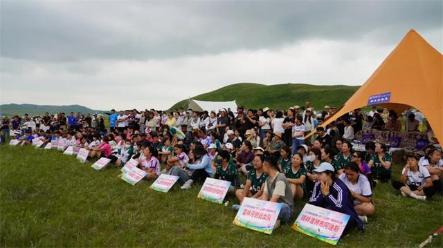 草原“99号公路”串起草原景和民族情