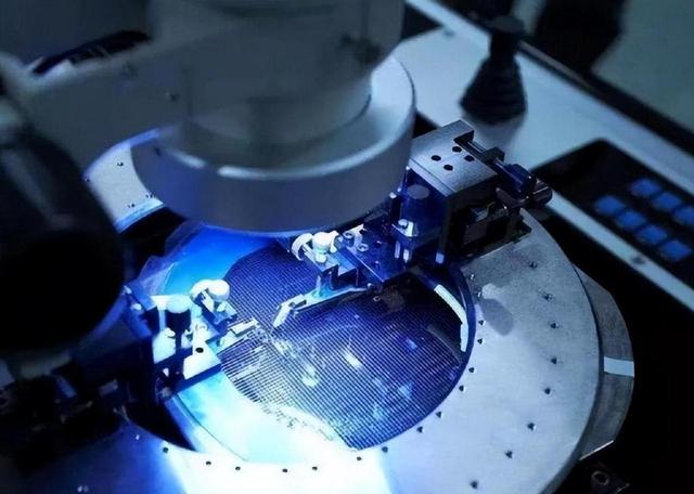 突破西方封锁！中国自研DUV光刻机测试成功，5nm制程不再是梦？