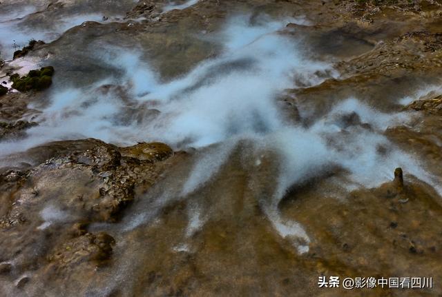 四川牟尼沟：扎嘎瀑布引客来