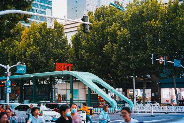 坐着BRT，逛吃临沂！这趟公交慢游，藏着整座城的烟火~