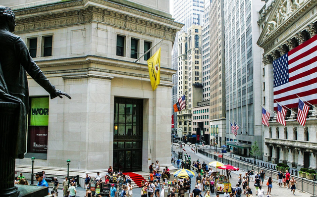 美联储重启印钞！AI引发失业潮，普通人该怎么躲危机？