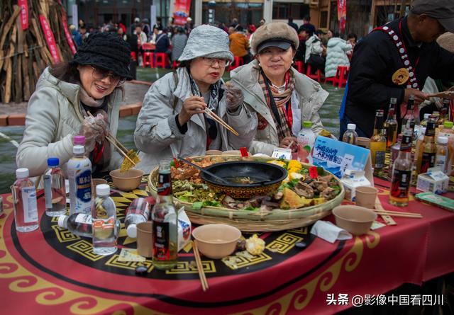 2025年“非遗进景区”凉山州螺髻山彝历新年坝坝宴引客来