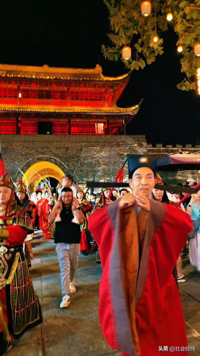 【每日一景】探秘古衢州：访南孔圣地赏水亭门，品鲜辣寻文脉