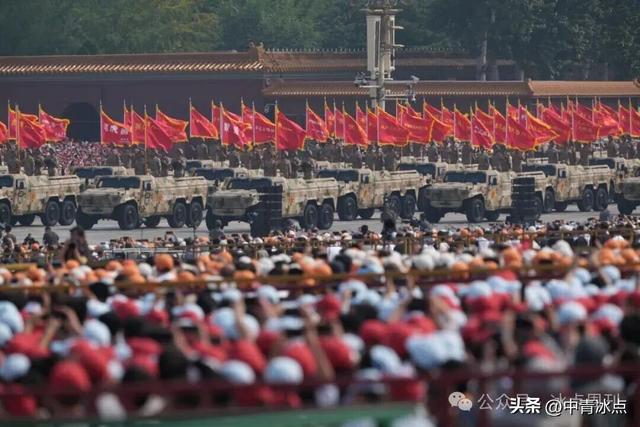 中青报直击九三阅兵：42张摄影作品，见证场内场外