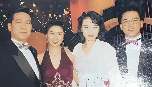 刚出狱就带全家出国潇洒，坐头等舱吃大龙虾，前主持人陈维聪火了