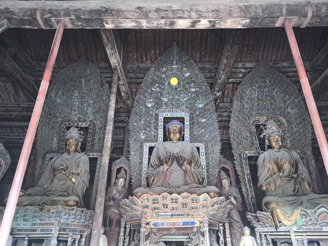 朔州古城旅游资源丰富，首屈一指的是崇福寺，被称为金代艺术宝库