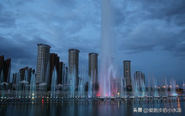 呼和浩特成吉思汗广场喷泉：草原都市的水韵诗篇