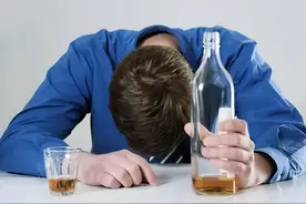 男子支架手术后戒烟戒酒，不到2年再次心梗？医生无奈说出2点原因图片