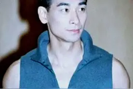 “旷世骂战”10年后，再看甄子丹和赵文卓，两人的差距竟天壤之别图片