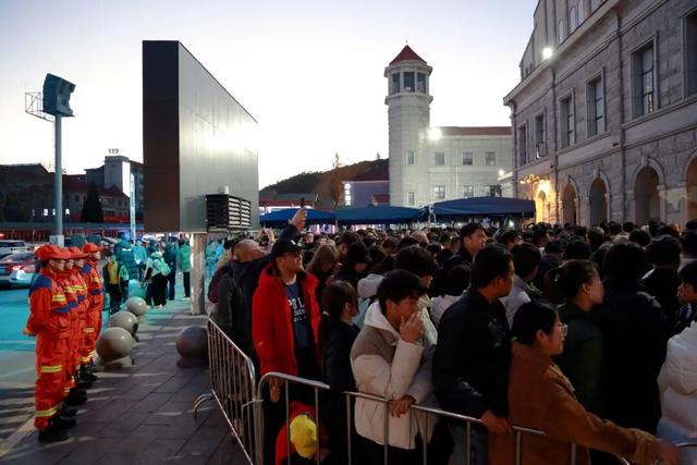 悠然庐山行 星月送客归：庐山景区全力护航游客春节旅程