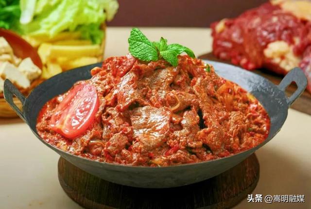 自在嵩明丨一站式遛娃、美食、运动！银杏广场的夜太会玩