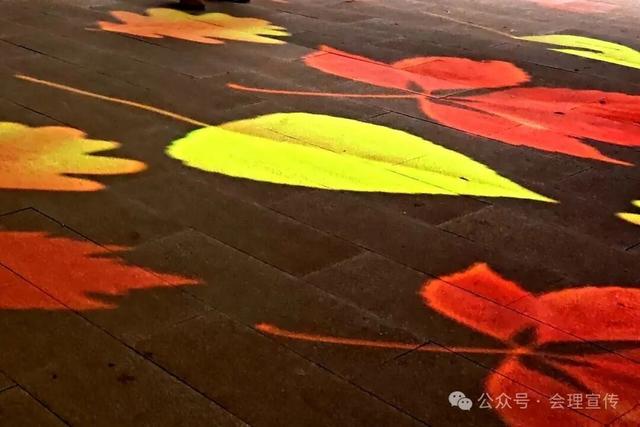 夜幕降临，光影艺术扮靓船城公园