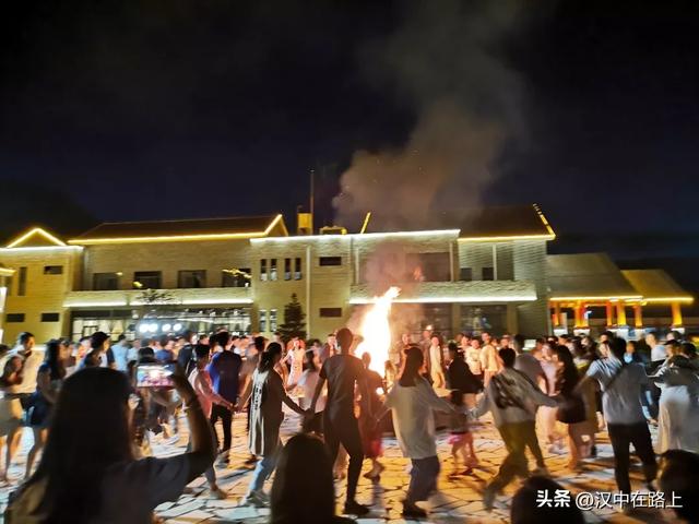 别把自己烤化了,赶紧去汉中黎坪享受22℃的清凉空调!